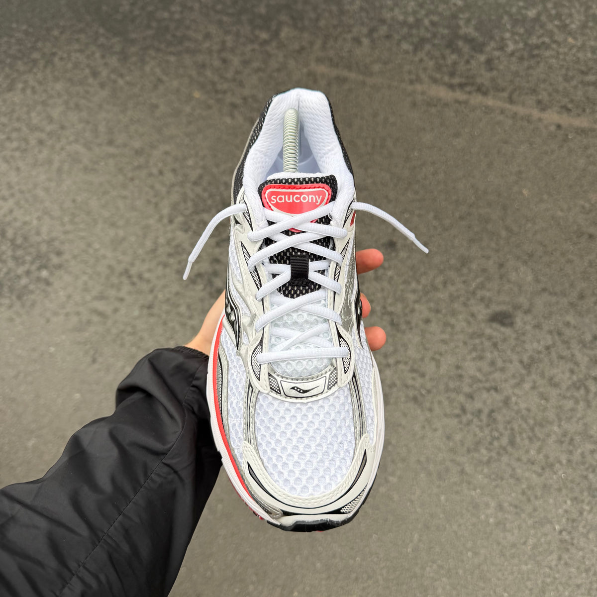 Saucony ProGrid Omni 9 White Red