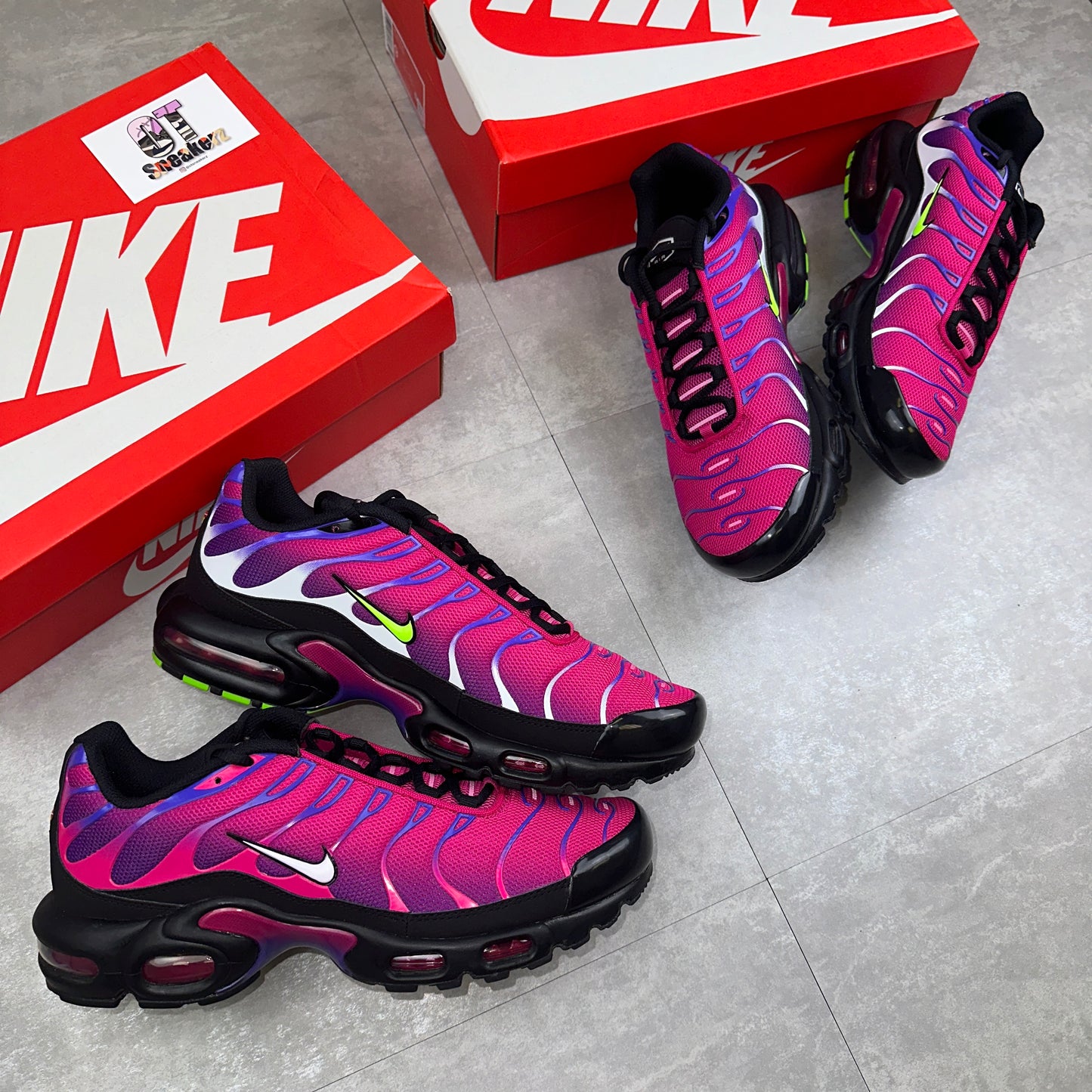 Nike Air Max Plus Fireberries