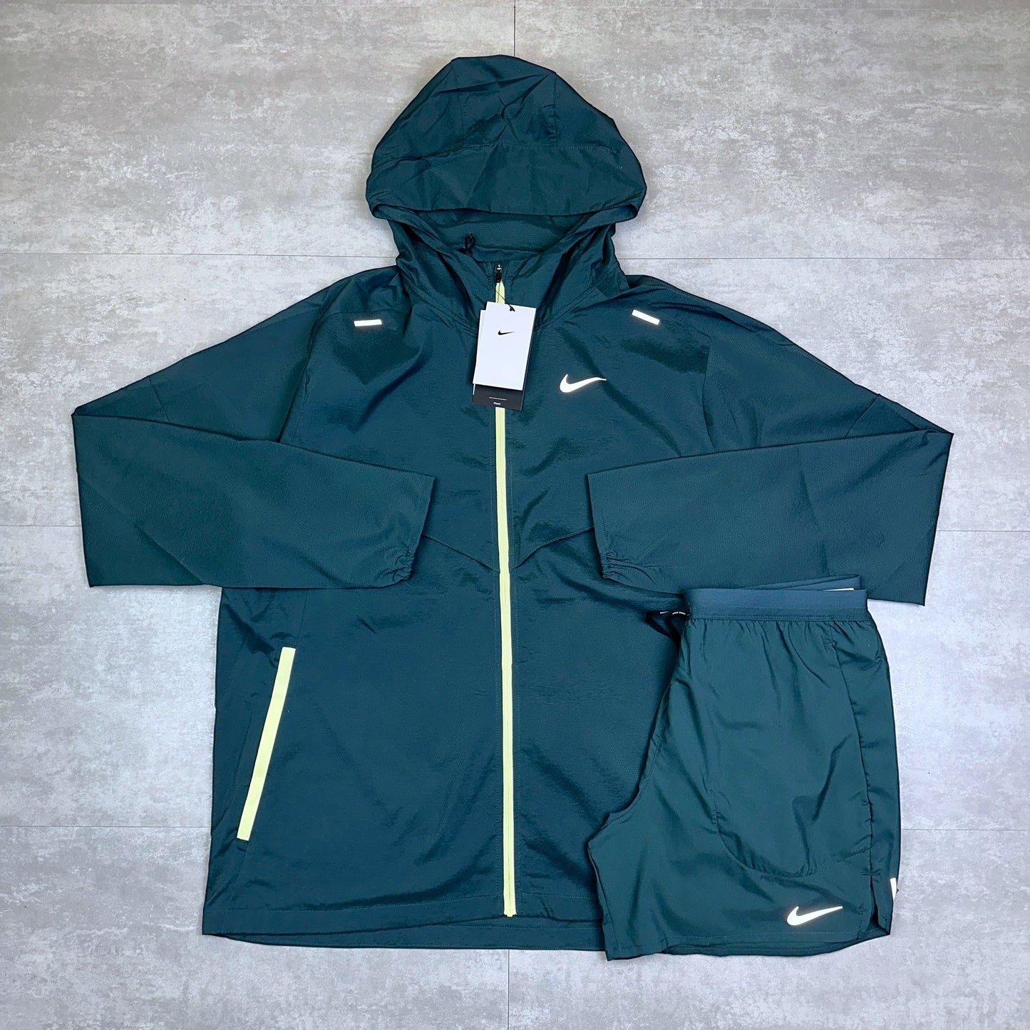 Nike UV Windrunner Deep Jungle & Flex Shorts