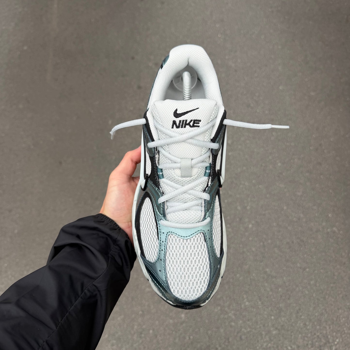 Nike V5 RNR Light Silver Black
