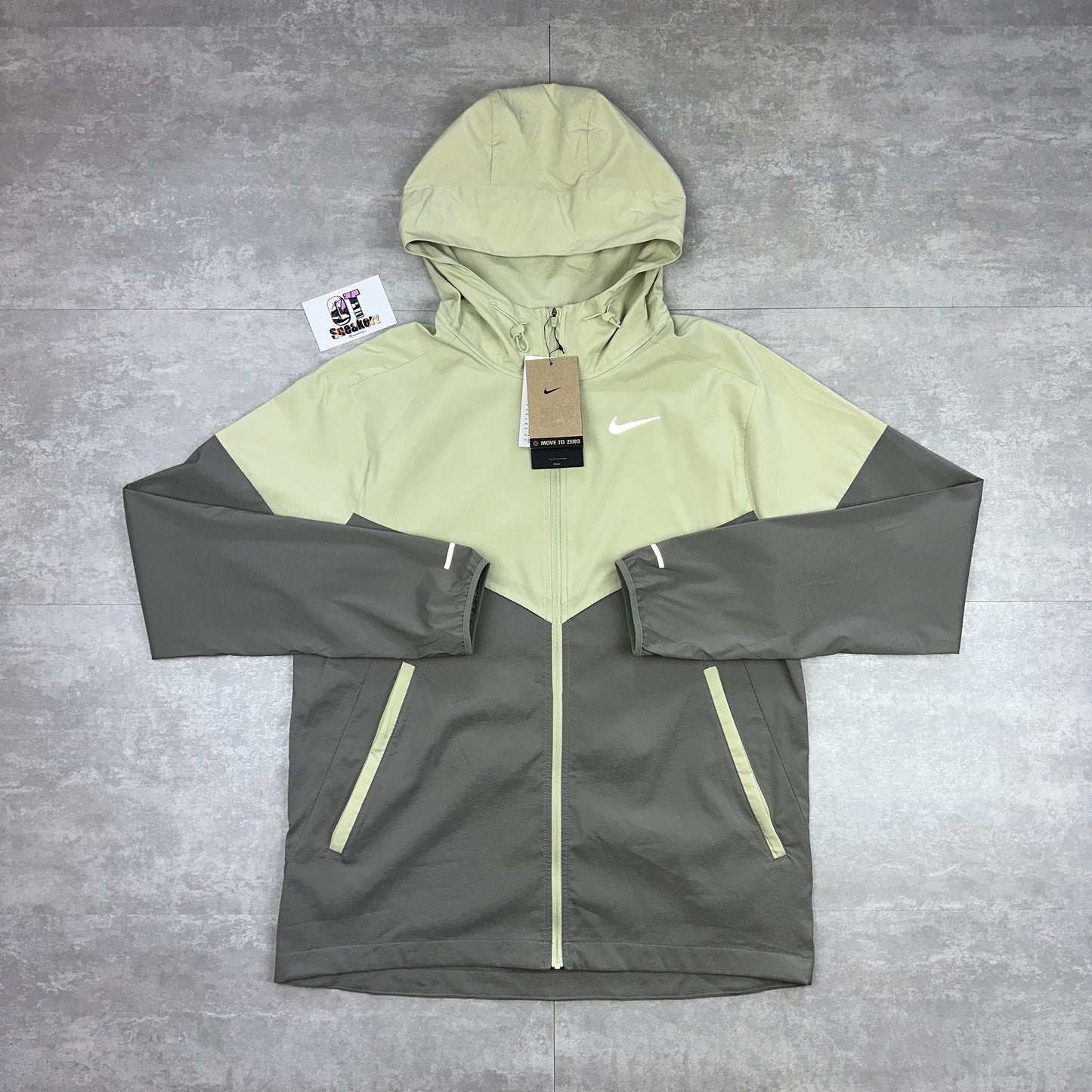 Nike Windrunner Olive Aura