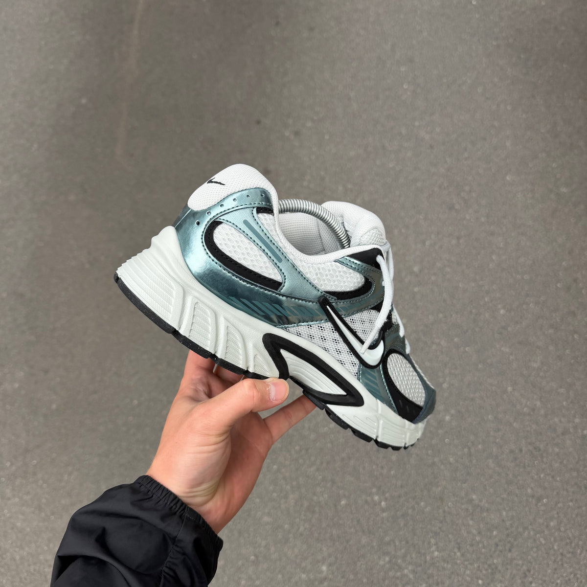 Nike V5 RNR Light Silver Black