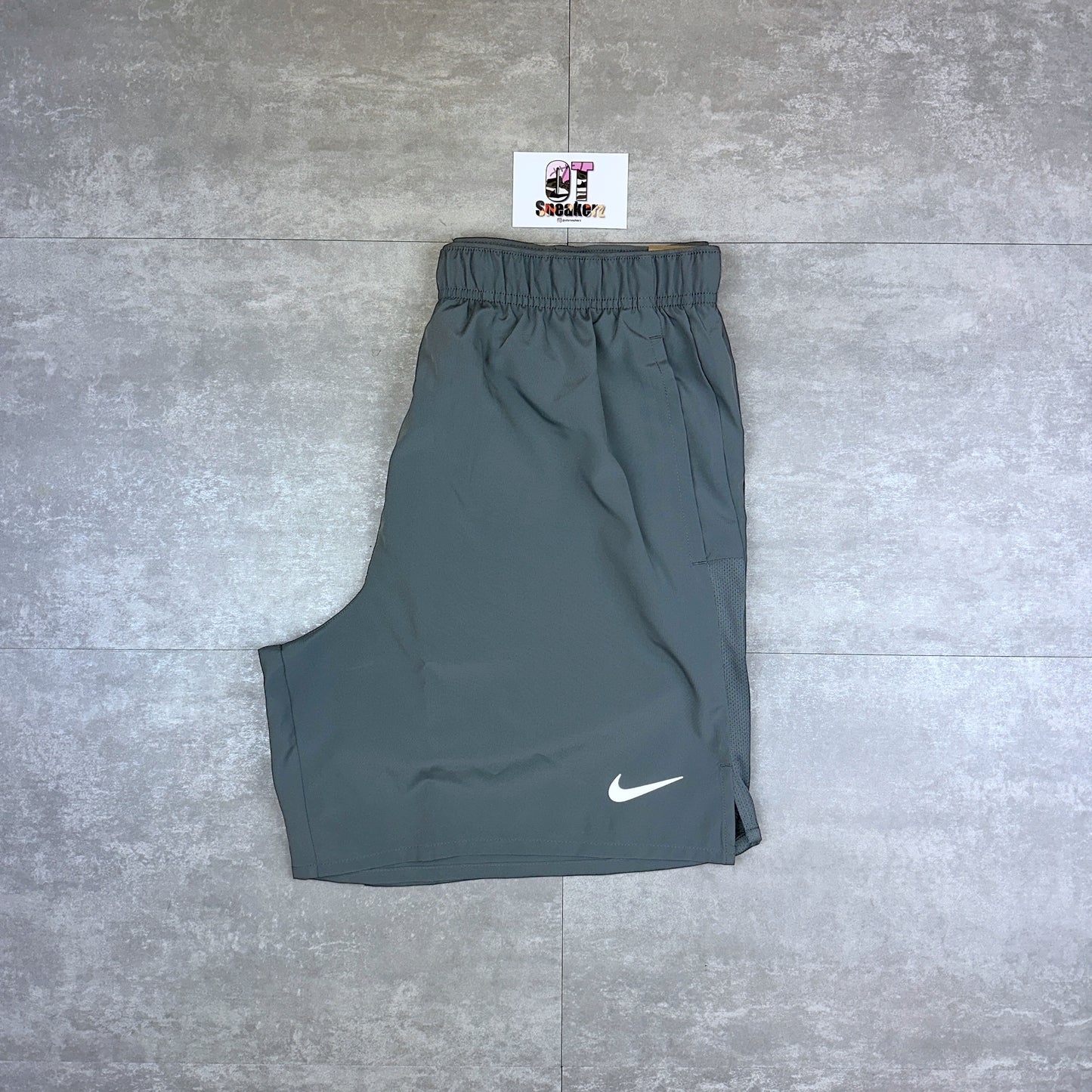 Nike Challenger Shorts 7” Smoke Grey