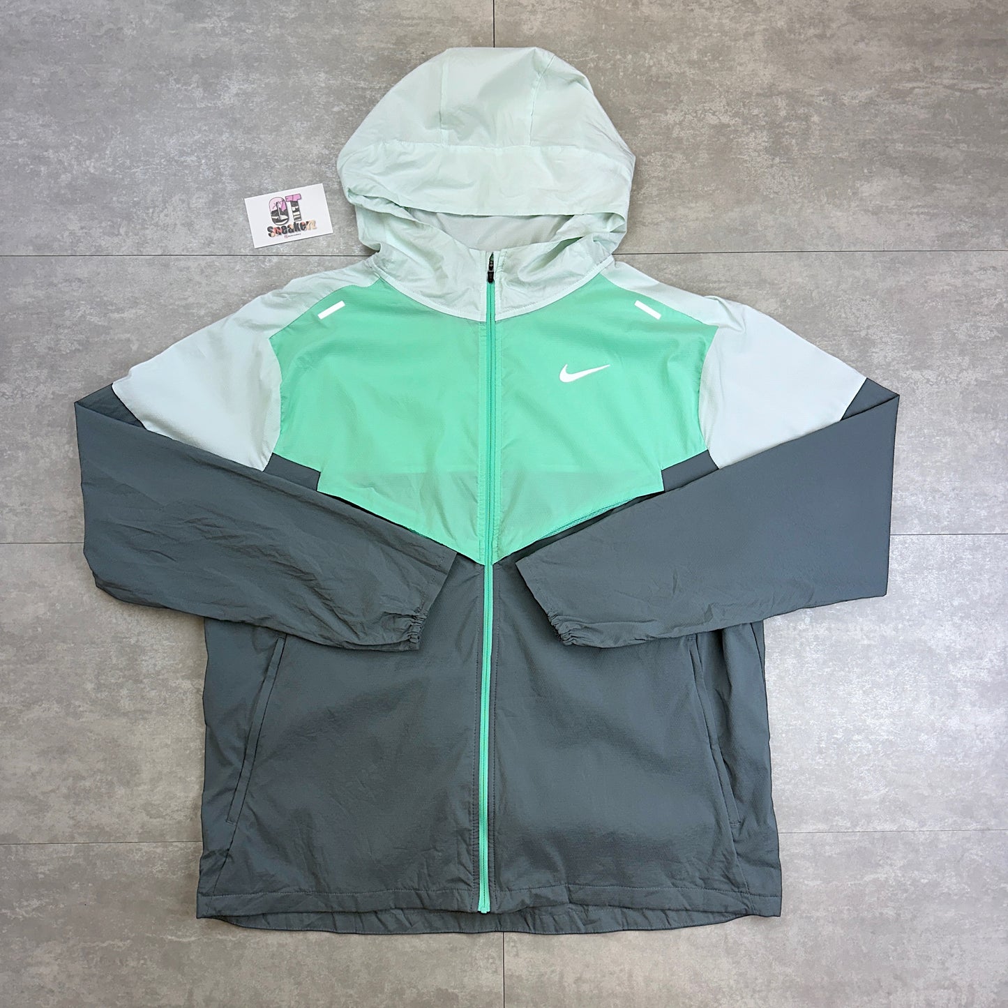 Nike Windrunner UV Repel Grey Mint