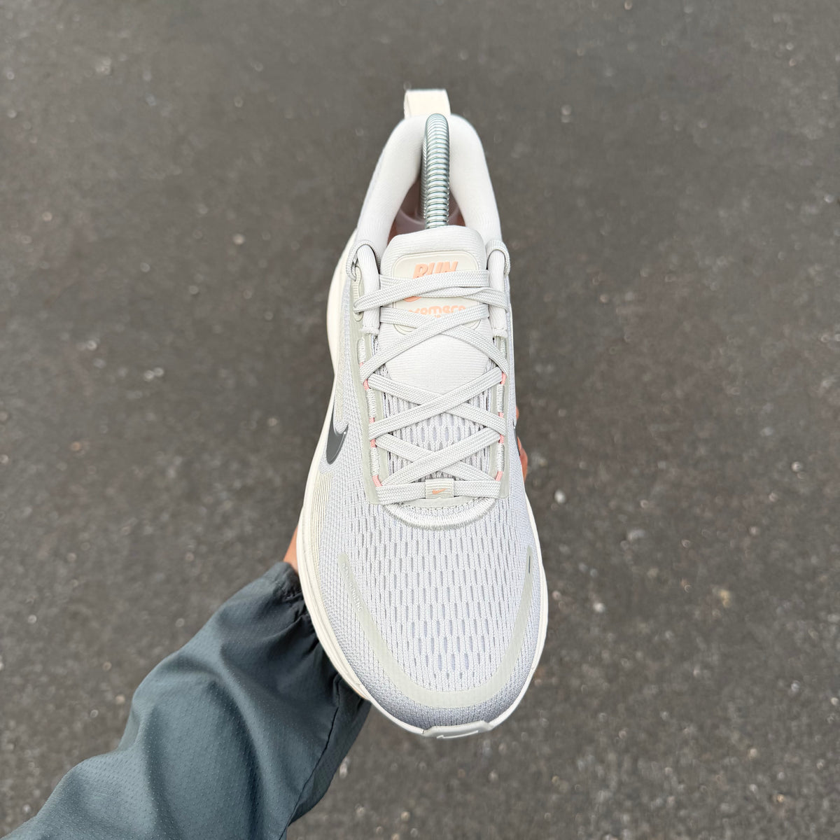 Nike Vomero 18 Light Bone Peach