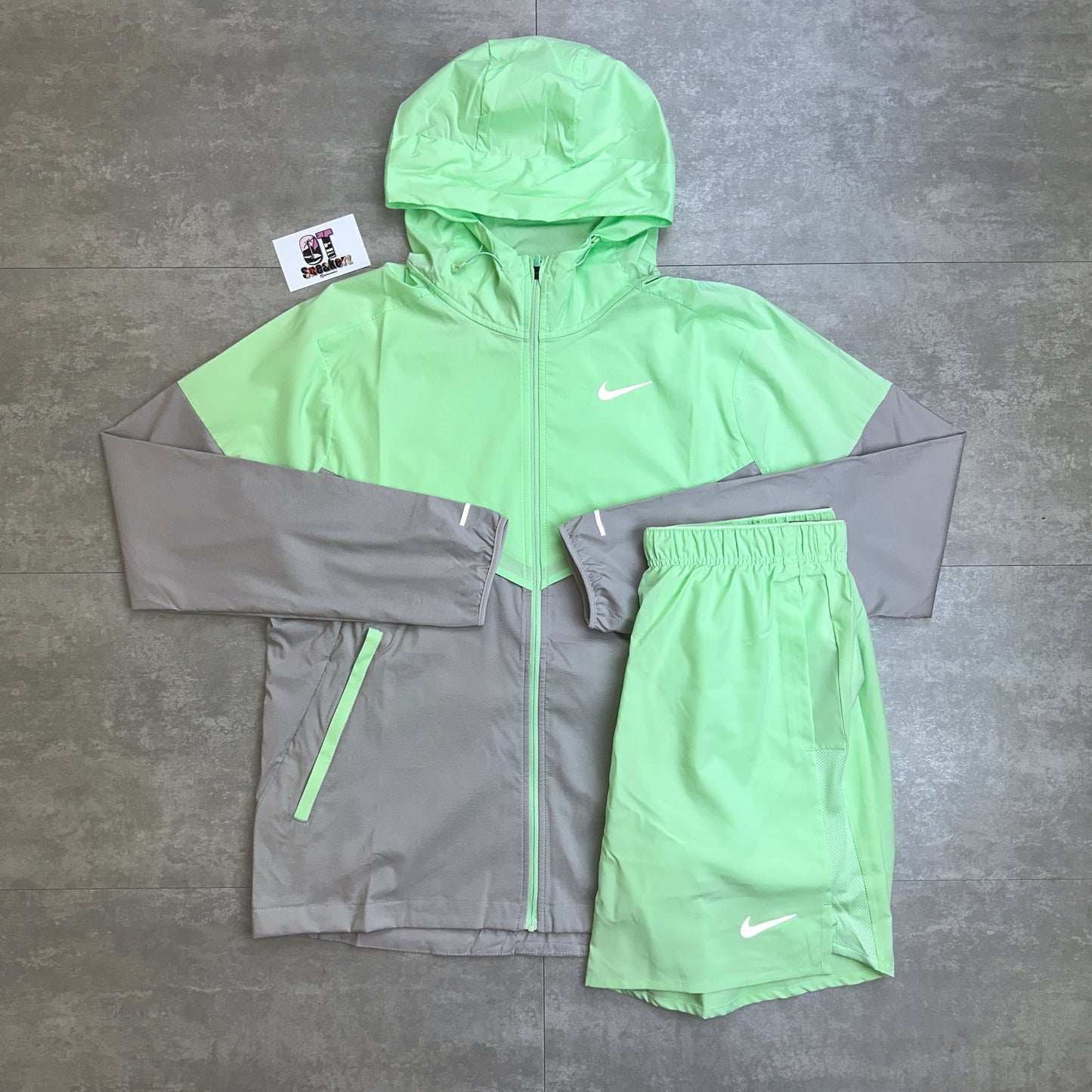 Nike Windrunner Vapour Green & Short Set