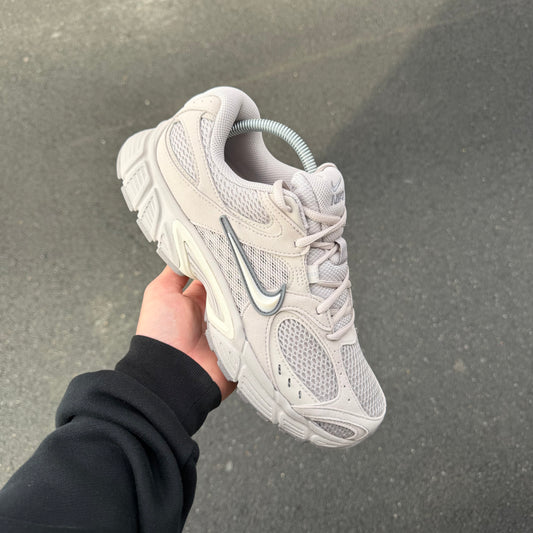 Nike V5 RNR Moon Particle Light Orewood