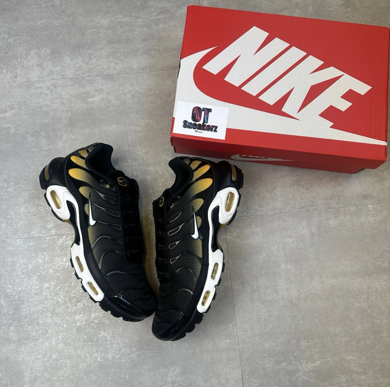 nike air max plus tn ultra black gold